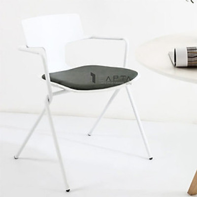 Ghế cafe thân nhựa màu trắng có nệm ngồi màu xám CC1558-F1 Ghế tiếp khách thân nhựa PP màu trắng nệm vải bố màu xám có tay tựa khung sắt sơn tĩnh điện 