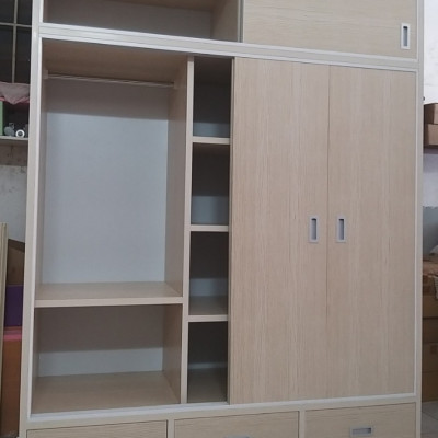 Tủ áo lùa Juno Sofa màu gỗ sồi ngang 1m6 x cao 2m x sâu 50 cm.