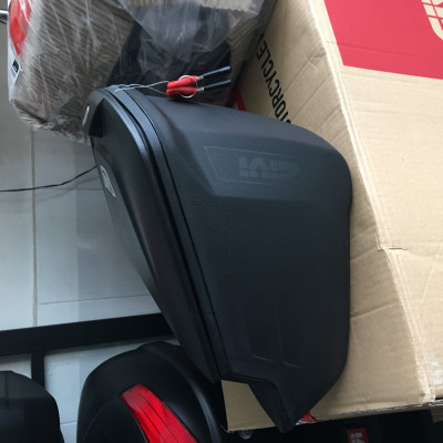 Thùng giữa Givi G10N kèm bát gắn cho xe Jupiter V, MX, Gravita