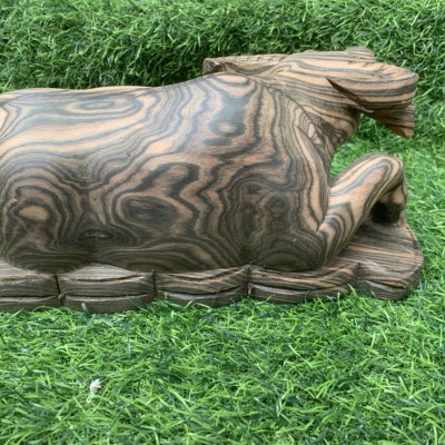 Tượng con trâu tài lộc , bằng gỗ mun kt 30×12,5×12,5cm