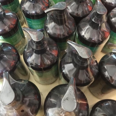 Combo 1 chai Tinh chất dầu gội đầu cô đặc thảo mộc dưỡng tóc MẸ KEN 250ml và 1 chai Tinh chất dầu gội đầu cô đặc thảo mộc dưỡng tóc MẸ KEN 500ml tặng 1 chai tinh dầu sả chanh Mẹ Ken treo xe 