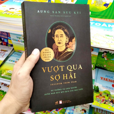 Vượt Qua Sợ Hãi - Tư Tưởng Và Con Người Aung San Suu Kyi Qua Các Bài Viết