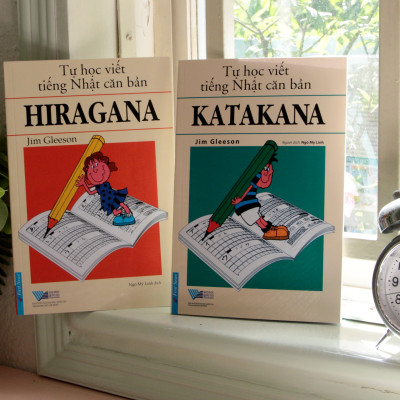 Bộ sách Luyện tập viết chữ Hiragana và Katakana căn bản. Hộp Flash Cards - HIRAGANA & KATAKANA (200 Thẻ + 1 CD)