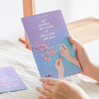 Sách - Dệt Những Dịu Dàng Từ Sâu Lắng Nỗi Đau