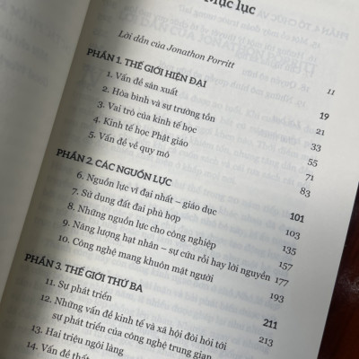 NHỎ LÀ ĐẸP - E. F. Schumacher – Sen Xanh dịch – Thái Hà books – NXB Công Thương