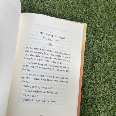 [15 năm Thaihabooks] LẤY NƯỚC ĐƯỜNG XA - Linda Sue Park – Bìa cứng