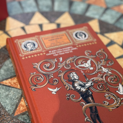 (Trăm năm Nobel) (Limited Edition 1200 bản đánh số) (bìa cứng Heritage Library Buckram, mạ cạnh nhũ vàng, giấy 100 gsm) BÍ MẬT CỦA SYNNØVE, CHUYỆN TÌNH CHÀNG ARNE, CẬU TRAI VUI VẺ - Bjørnstjerne Bjørnson - Đông A