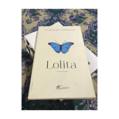 Combo 2 cuốn Tiểu Thuyết Hấp Dẫn:  Lolita + Lấy Nước Đường Xa / Tặng Kèm Bookmark Happy Life 