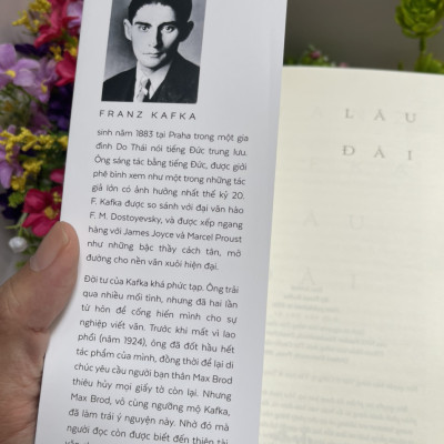 (Combo 2 cuốn Franz Kafka - Tái bản 2023) LÂU ĐÀI (Lê Chu Cầu dịch) – HOÁ THÂN (Đức Tài dịch) – Nhã Nam 