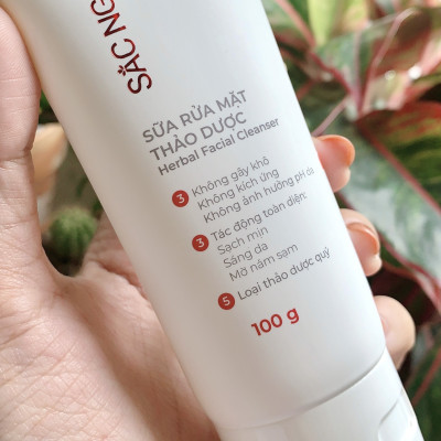 Sữa Rửa Mặt Sắc Ngọc Khang 50g tinh chất hoa anh đào làm sạch dịu nhẹ cho làn da mịn màng, tươi sáng