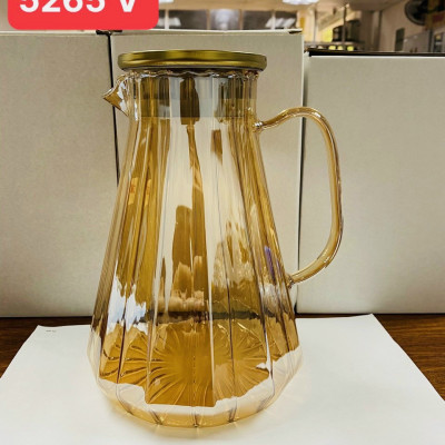 BÌNH ĐỰNG NƯỚC THỦY TINH CHỊU NHIỆT CAO CẤP MÀU VÀNG SANG TRỌNG 1800ml