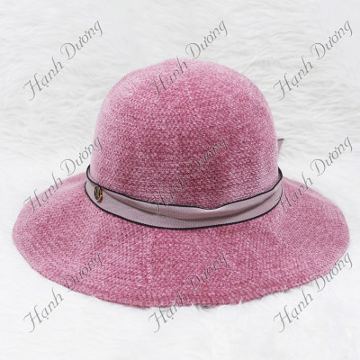 Nón vành rộng vải nhung vành gợn sóng, gắn nơ có chữ M, vành rộng 8 cm, có dây rút size bên trong nón