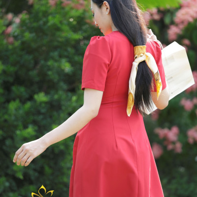 Khăn Lụa Vẽ Tay 3D Thời Trang SenSilk Dahlia, Quà Tặng Lụa Tơ Tằm 55x55cm, Khăn lụa vuông vẽ tay cao cấp, Lụa Bảo Lộc Vẽ Tay