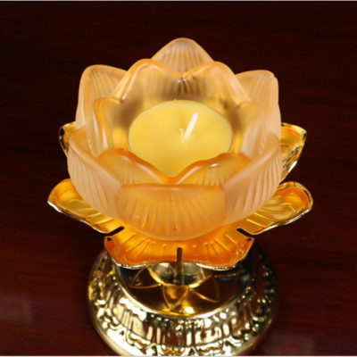 Chân nến, cốc đựng nến thờ hoa sen lưu ly vật phẩm quan trọng trên bàn thờ
