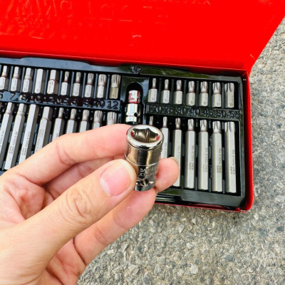 Bộ tuýp lục giác hoa thị 40 chi tiết Kapusi, đựng trong hộp thép sơn tĩnh điện EUROKING TOOLS