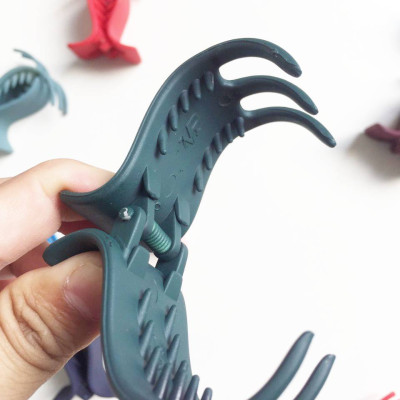 Combo 2 Kẹp tóc nữ càng cua 3 răng màu sắc (màu ngẫu nhiên)