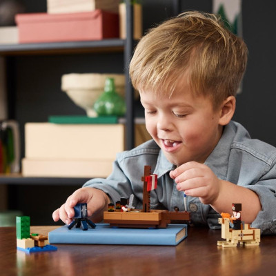 LEGO MINECRAFT 21259 Đồ Chơi Lắp Ráp Chuyến Thám Hiểm Trên Tàu Cướp Biển (166 chi tiết)