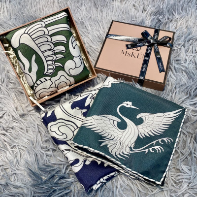 Khăn lụa tơ tằm vuông thiết kế Loan (Cho nam) 55x55cm