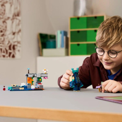 Đồ Chơi Lắp Ráp Cuộc Chạm Trán Warden - Lego Minecraft 21274 (238 Mảnh Ghép)