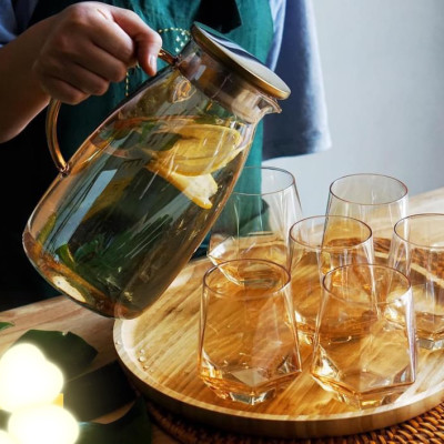 COMBO BÌNH ĐỰNG NƯỚC THỦY TINH CÓ KHAY ĐỰNG VÀ 6 CỐC MÀU MẠ VÀNG - VD692