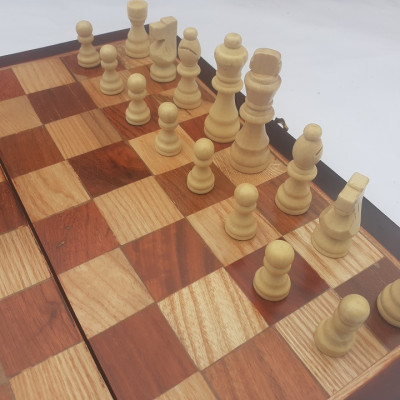 Bàn cờ vua gỗ tự nhiên DAICAT kích thước 35x36cm - Quân cờ vua gỗ tần bì