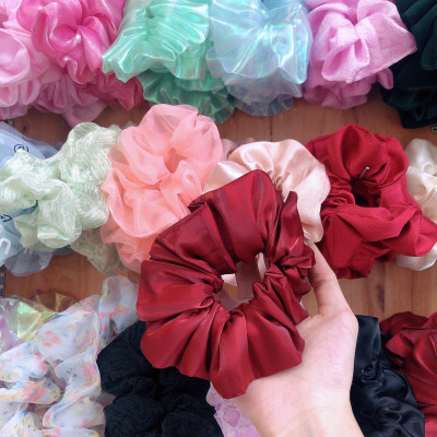 Cột tóc scrunchies màu đỏ đô ánh kim sang trọng size trung lớn