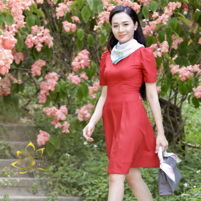 Khăn Lụa Thời Trang Vẽ Tay Cao Cấp SenSilk Hoa Hồng Vàng 55x55cm – Quà Tặng Khách VIP