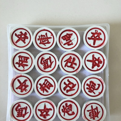 Bộ cờ tướng kèm bàn giấy tiện lợi, thích hợp mang đi linh hoạt trong sử dụng, quân cờ chắc chắn, bỏ hộp tiện lợi