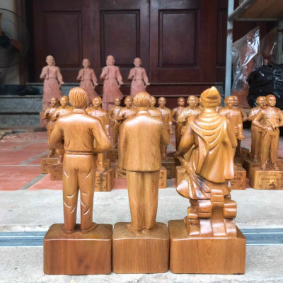 Combo 3 tượng bác hồ ,đại tướng võ giáp và tượng trần quốc tuấn bằng gỗ bách xanh thơm phức kt cao 20cm 