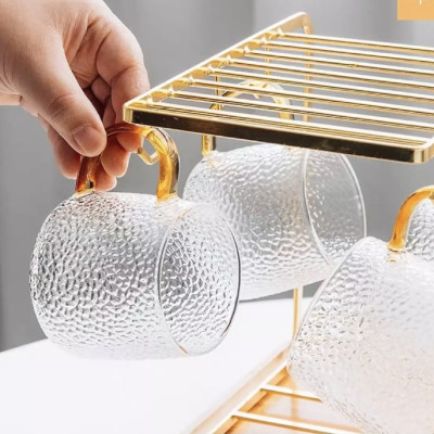 BỘ BÌNH ĐỤNG NƯỚC UỐNG THỦY RINH ĐÁY VUÔNG VÂN DẬP NỔI KÈM 6 CỐC BẦU, KHAY VÀ GIÁ TREO CỐC -VD107