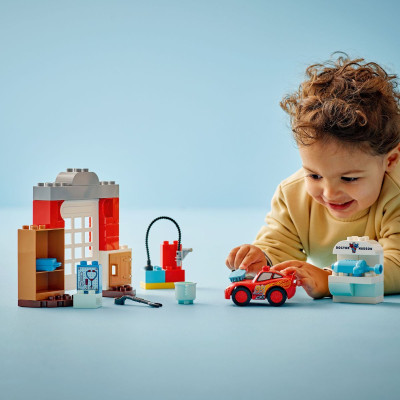LEGO DUPLO 10456 Đồ Chơi Bộ Lắp Ráp Chuyến Thăm Gara Của Bác Sĩ Doc Và Xe McQueen (35 chi tiết)