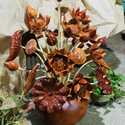 1 bình hoa sen 25 cành , trang trí phòng thờ phòng khách bằng gỗ hương đỏ đẹp long lanh ,