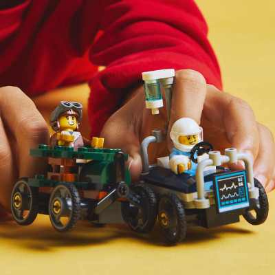 LEGO CITY 60459 Đồ Chơi Lắp Ráp Bộ Đôi Máy Bay Vs Xe Cấp Cứu Di Động (70 chi tiết)