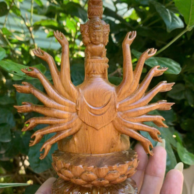 Tượng phật thiên thủ thiên nhãn ngài nghìn mắt nghìn tay bằng gỗ bách xanh thơm nức kt cao 15x11x6cm 