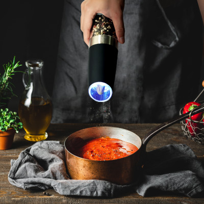 Máy Xay Tiêu Tự Động Bằng Pin Benchusch - Cảm Ứng Trọng Lực - Dùng 6 Pin AAA - Bảo Hành 6 Tháng