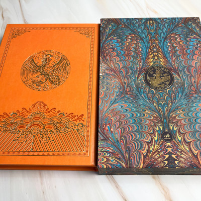 ẤN BẢN BÌA DA PU CAO CẤP VÀ GIỚI HẠN - NGÀN NĂM ÁO MŨ - TRẦN QUANG ĐỨC -