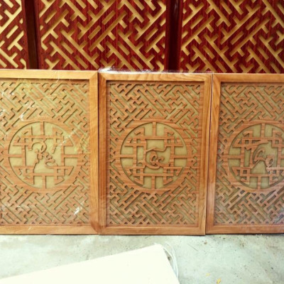 Combo bộ bàn thờ chung cư kt 107cm + ám khói + đèn led ốp hậu bàn thờ 