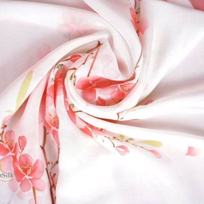Khăn Lụa Vuông Vẽ Hoa Đào SenSilk – Quà Tết Cao Cấp