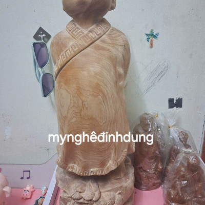 Tượng  chú tiểu tùy duyên bằng gỗ ngọc Am thơm nức cao 50x17x16cm 