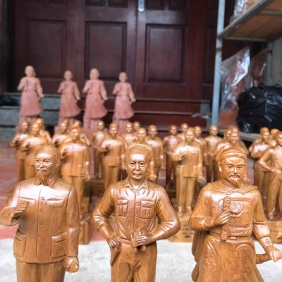 Combo 3 tượng bác hồ ,đại tướng võ giáp và tượng trần quốc tuấn bằng gỗ bách xanh thơm phức kt cao 20cm 