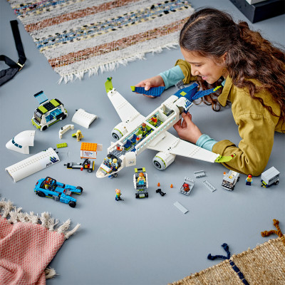 Đồ Chơi Lắp Ráp Máy Bay Chở Hành Khách LEGO CITY 60367 (913 chi tiết)