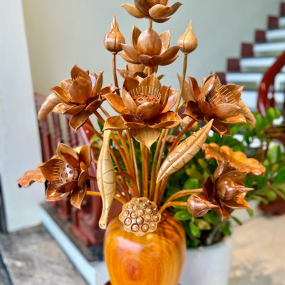 Bình hoa sen 25 cành ,trang trí phòng khách ,phòng thờ chum cắm gỗ hương đỏ ,hoa lá gương bằng gỗ ngọc am thơm phức  đẹp long lanh  