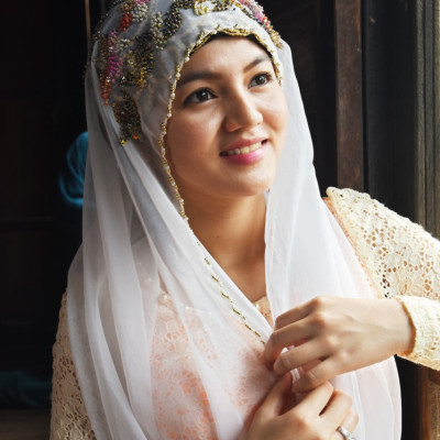 Khăn Mát-tơ-ra thêu tay