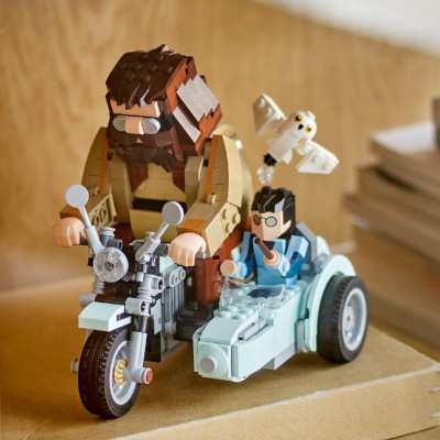Đồ Chơi Lắp Ráp Mô Tô Bay Cùng Bác Hagrid và Harry LEGO HARRY POTTER 76443 (617 chi tiết)