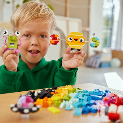 Đồ Chơi Lắp Ráp Bộ Gạch Sáng Tạo Chủ Đề Không Gian - Creative Space Planets - Lego Classic 11037 (450 Mảnh Ghép)