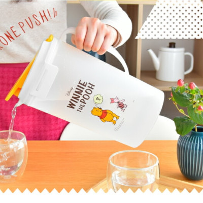 Bình nước nắp khóa Asvel Winnie The Pooh 2.0L - Made in Japan