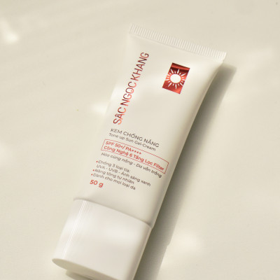 Kem chống nắng Sắc Ngọc Khang 50g giúp chống nắng hiệu quả với chỉ số SPF50, PA++++