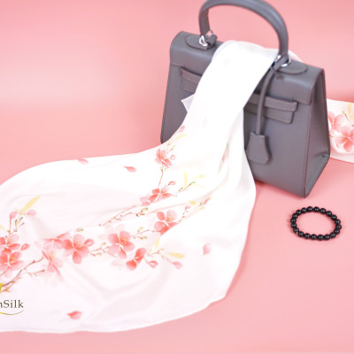 Khăn Lụa Vuông Vẽ Hoa Đào SenSilk – Quà Tết Cao Cấp