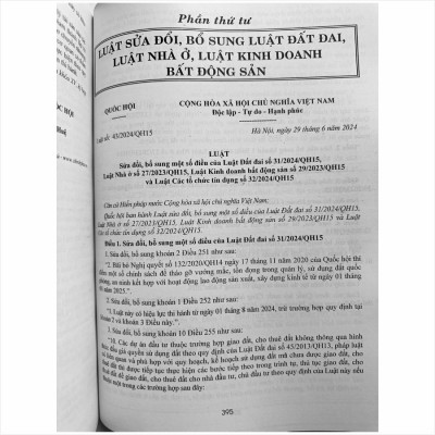 Sách Luật Đất Đai - Luật Nhà Ở - Luật Kinh Doanh Bất Động Sản và Văn Bản Hướng Dẫn Thi Hành - V2431D