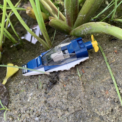 Hộp 8 bộ đồ chơi lắp ráp Trực thăng tấn công 8in1 Qman 1801 (381 chi tiết)